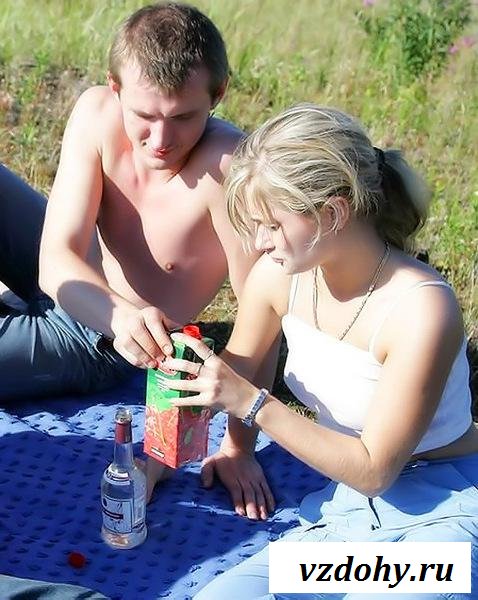 Голый пьяный секс на природе