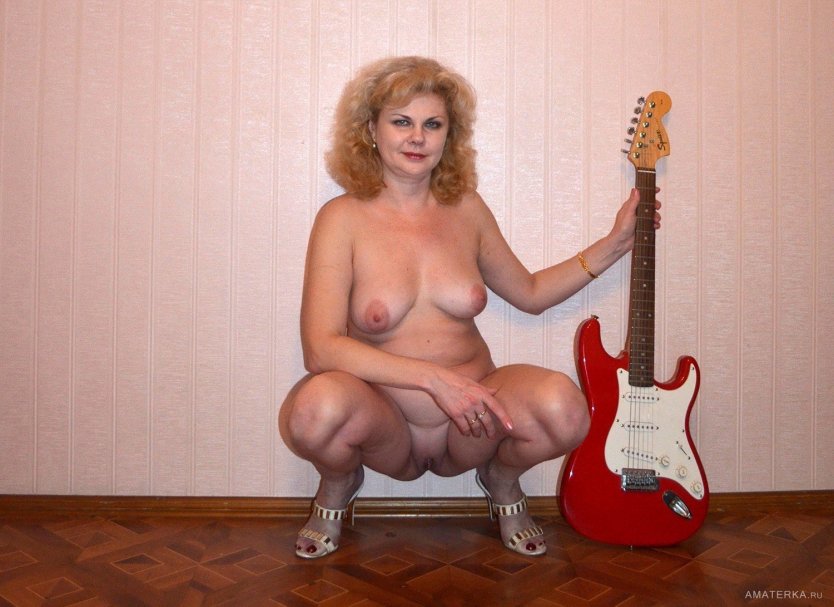 Взрослую женщину в чулках ххх