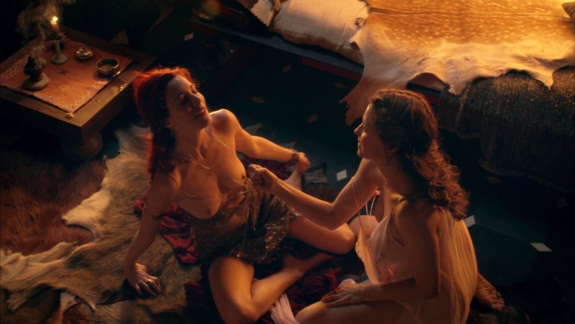 Люси Лоулесс в Spartacus: Gods of the Arena (2011)