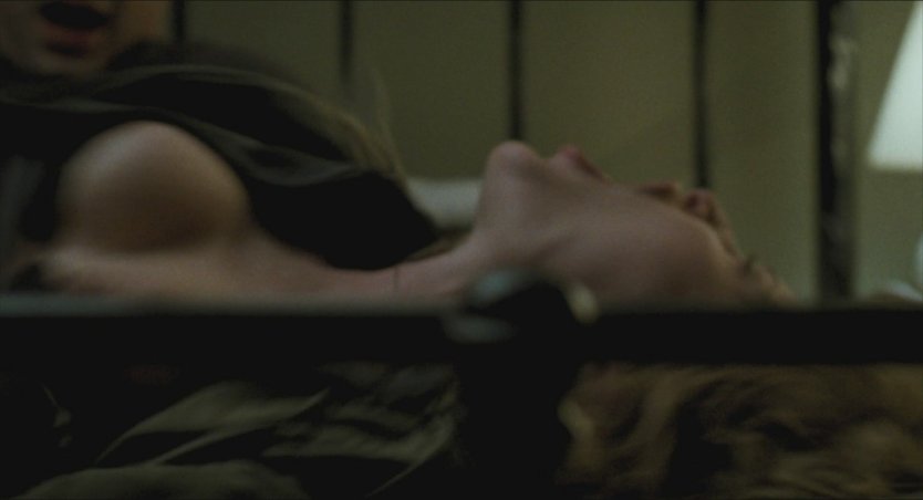 Желание мести / Gillian Anderson nude