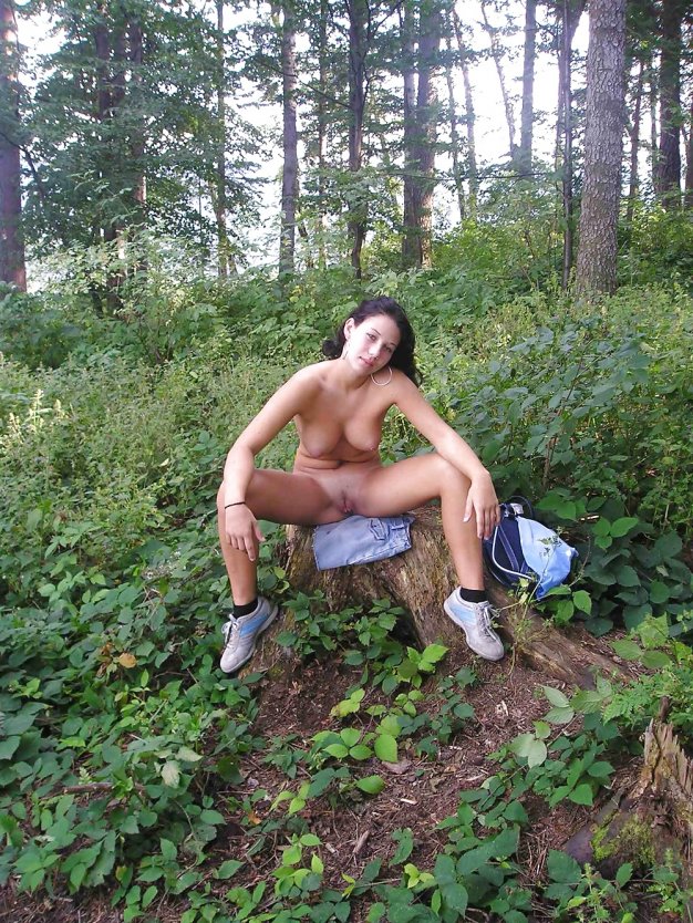 Девчонки кончают на природе