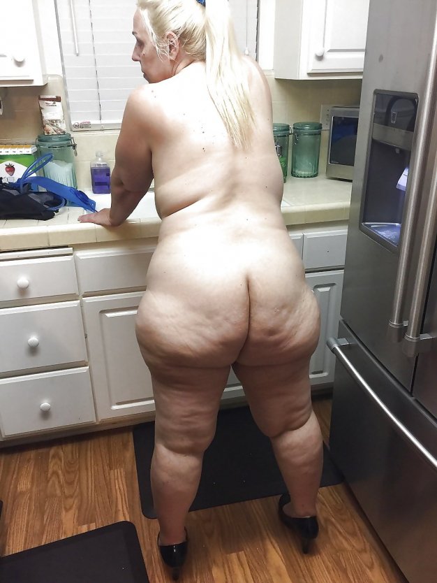 Голые целлюлитные женщины