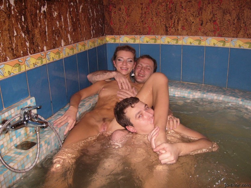 Голые пары в сауне частное