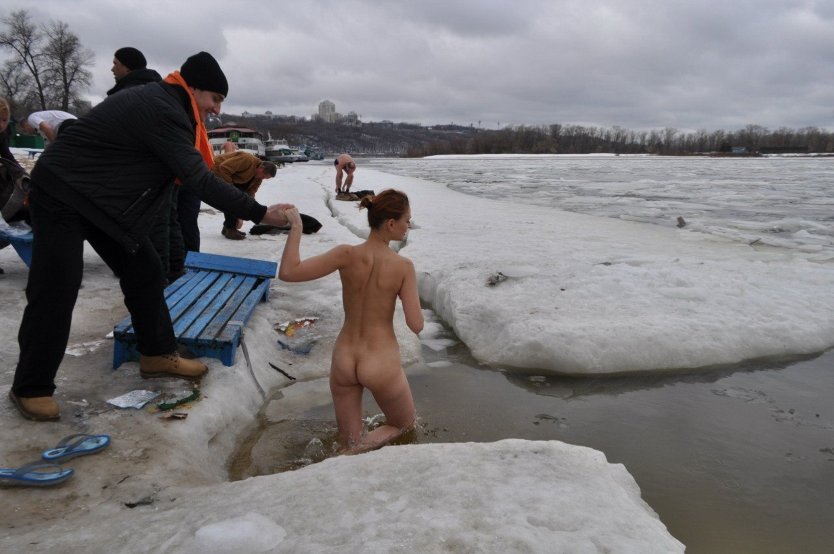 Крещенские купания голышом