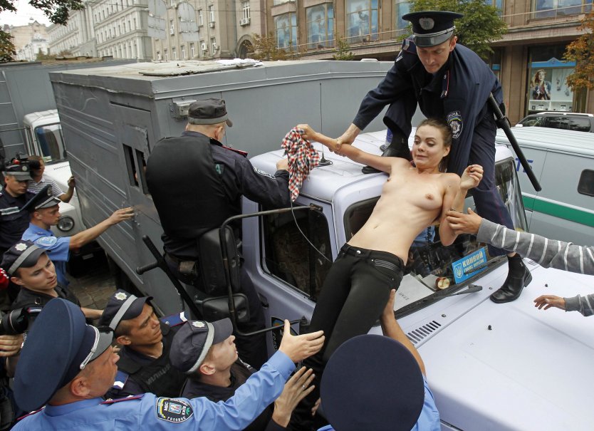Полиция раздела девушку