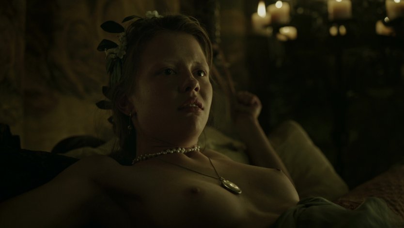 Mia Wasikowska в купальнике
