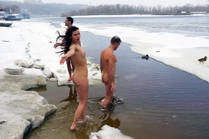 Девушки нудистки на природе