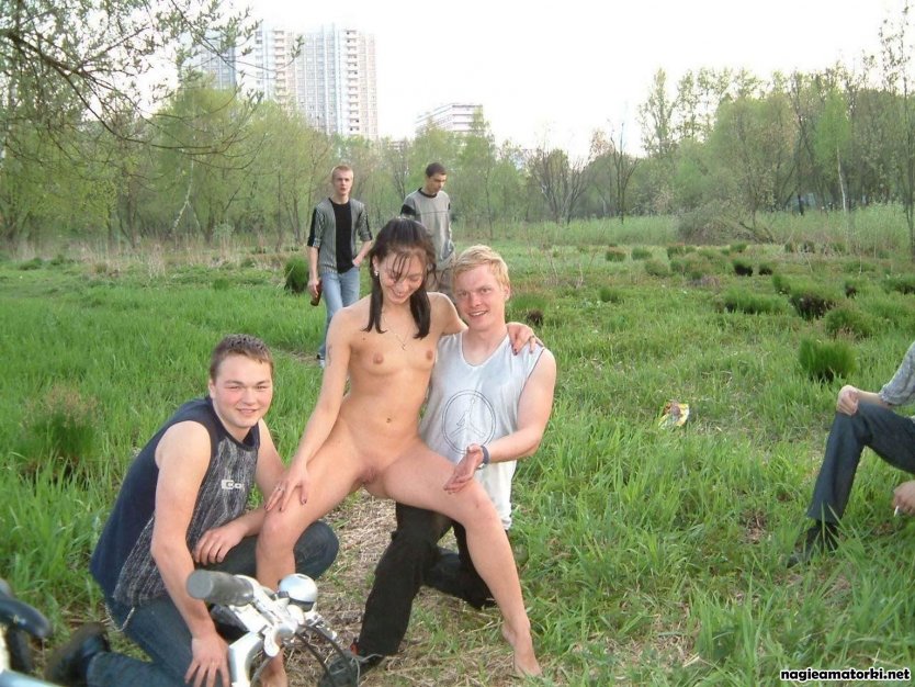 Жена разделась перед друзьями