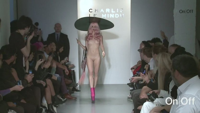 Чарли Ле Минду Charlie le naked