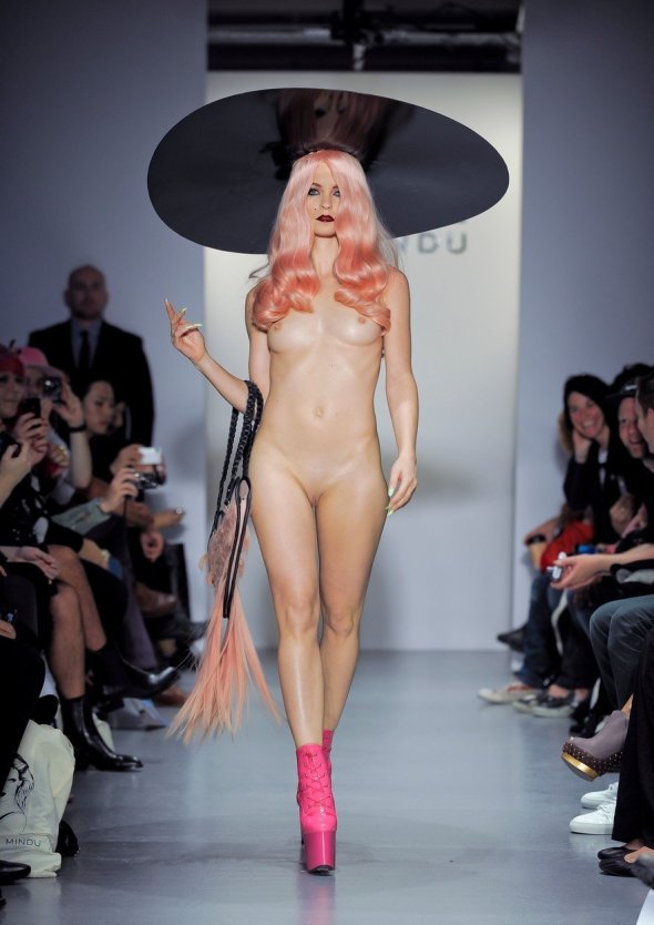 Чарли Ле Минду Charlie le naked