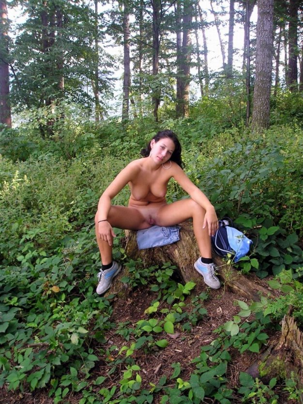 Голые на природе домашнее