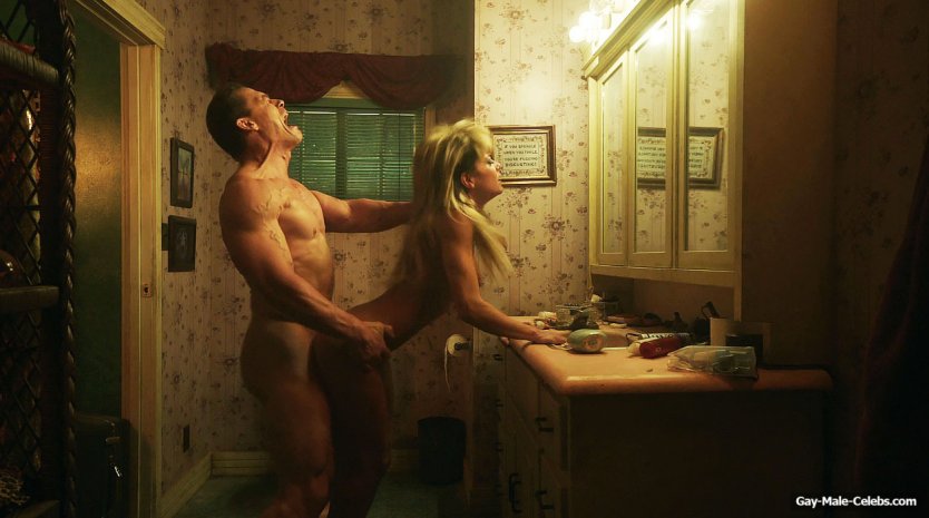 Дженнифер Холлэнд голая