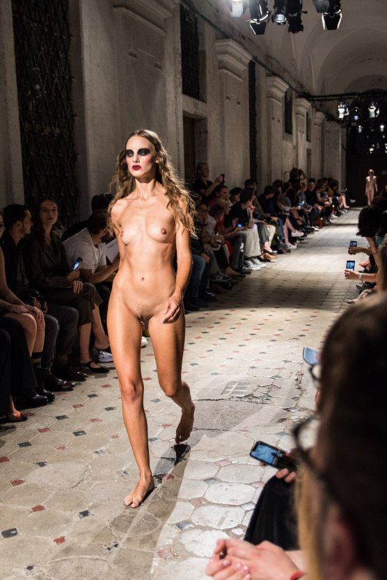 Конкурс красоты "Мисс Коверсада" nude